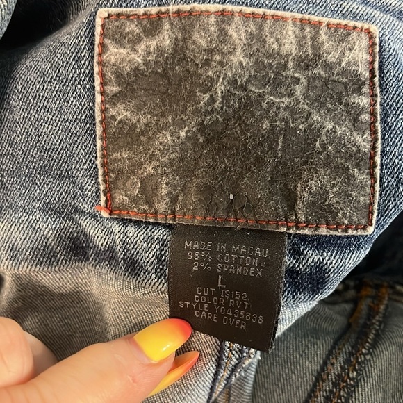 Guess Denim Jacket Size Large Stretch Chest Pockets - Picture 7 of 8